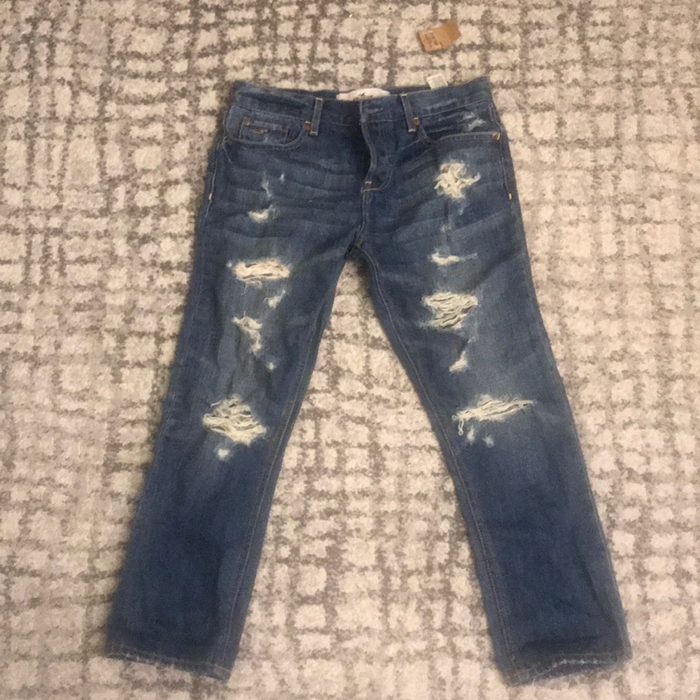 BWT Hollister size 0/24 cropped  distressed jeans